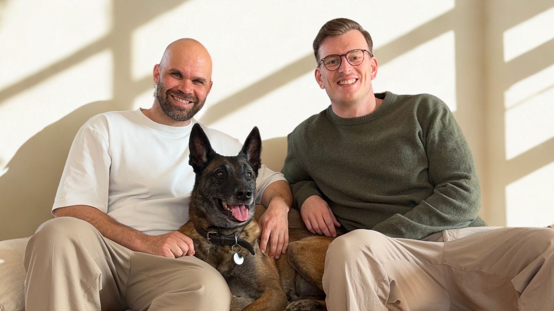 Bastian Lüßem und Lukas Borzner mit Hund